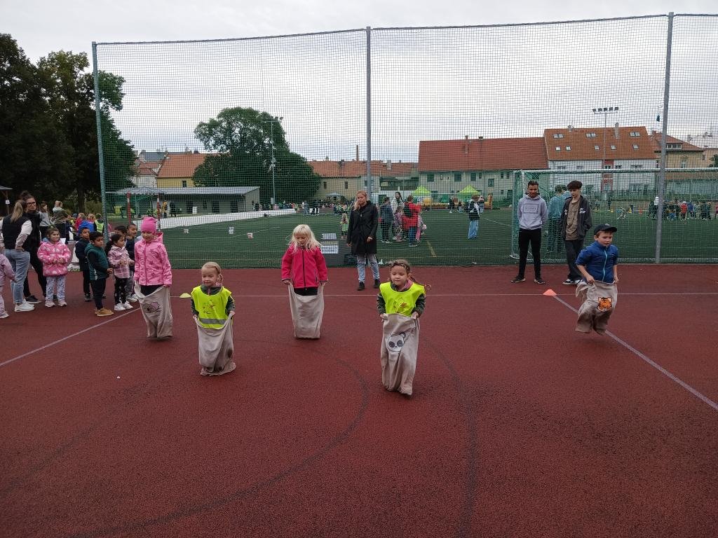 Nejen sportovní dopoledne na stadionu Mládí