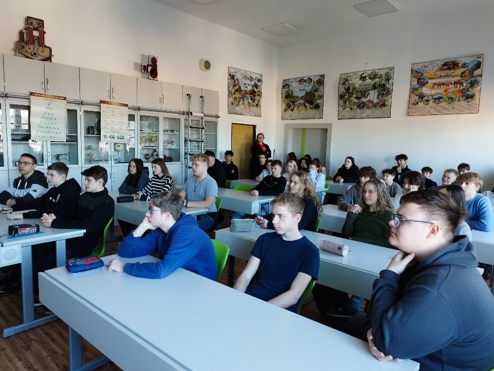 Chemie je plná kouzel – vědecká show a zábavné laborky