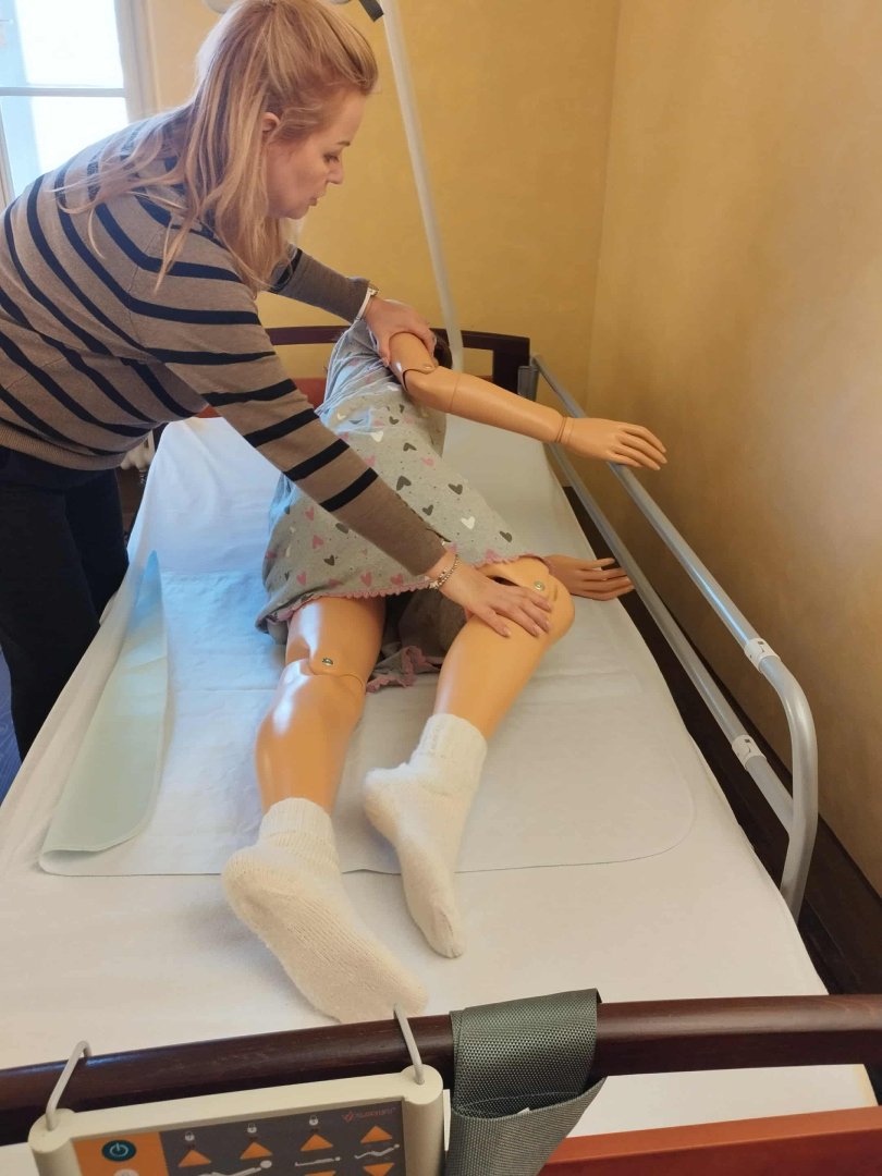 Den otevřených dveří v nácvikové místnosti pro pečující