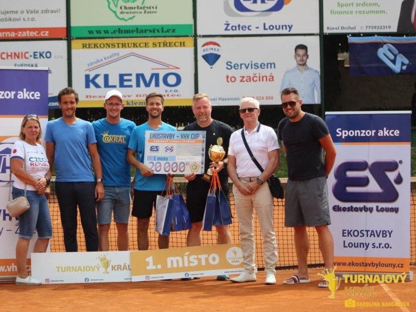 Tenisový turnaj ve čtyhře vyhrál domácí pár K. Jánošík – R. Mužík