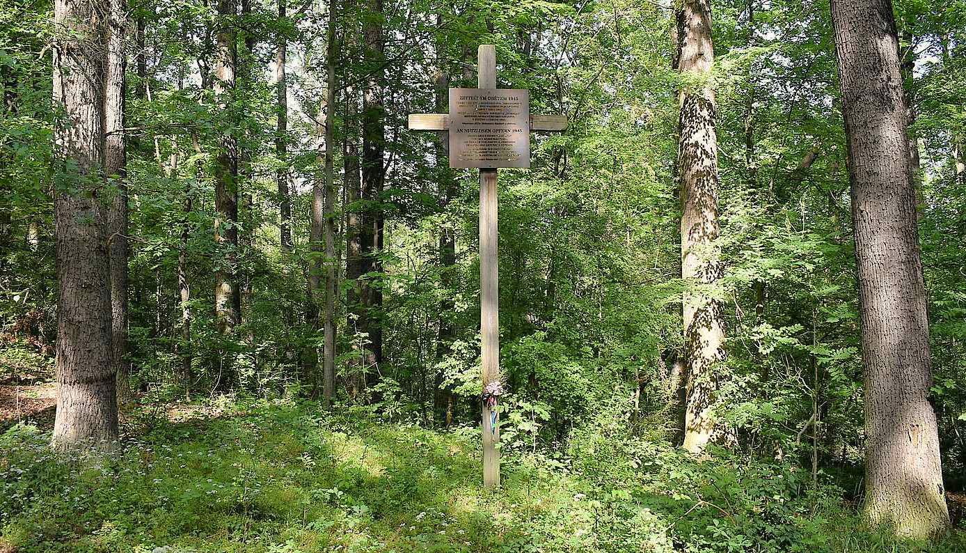 Pietní shromáždění v Žatci k uctění památky obětí poválečného násilí