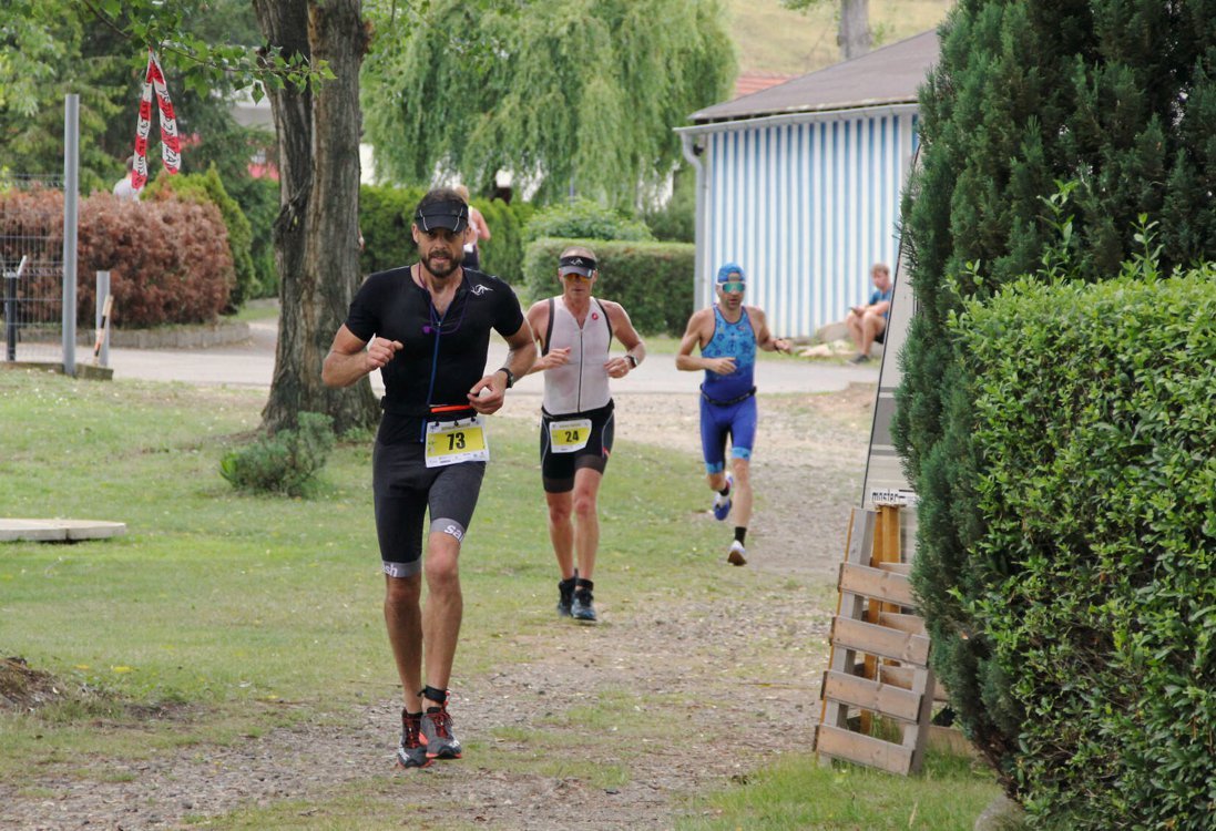 Hopman triatlon přilákal na Nechranice 180 závodníků