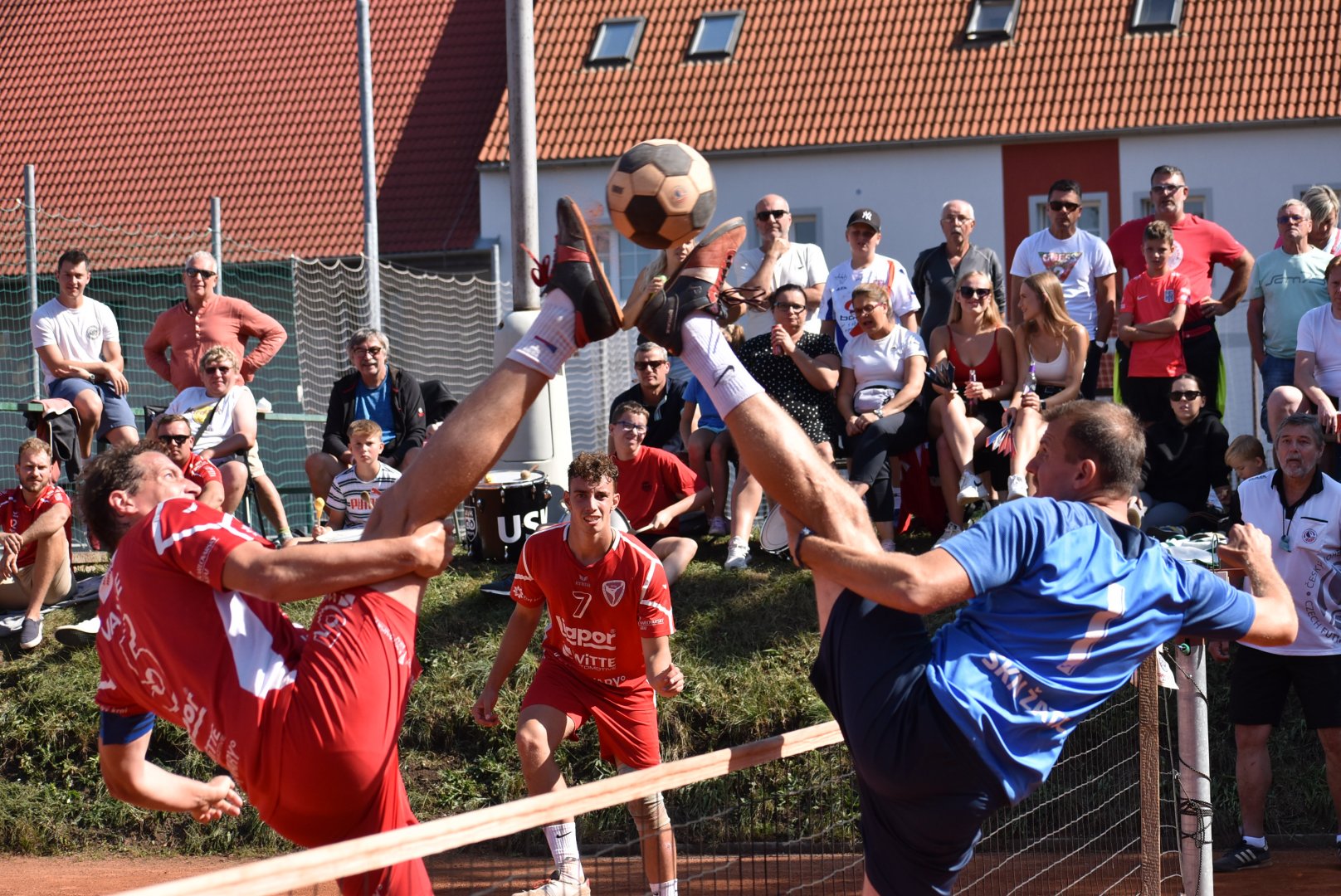 Reklama na skvělý nohejbal. Žatec hrál výborně, ale Liapor byl šťastnější