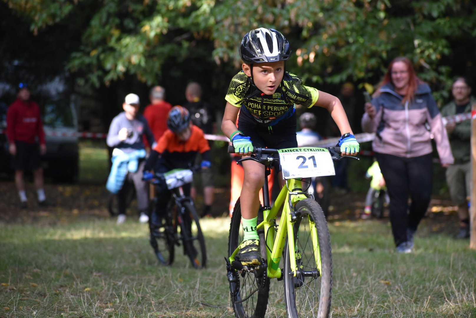 Desítky cyklistů se zúčastnily dalšího závodu v městském parku